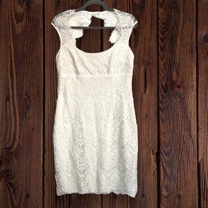 Cache White Lace Sheath Dress Women’s Size 10 Made in USA